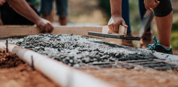 people-pouring-concrete